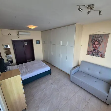 Atlas On The Water - * Лоутраки